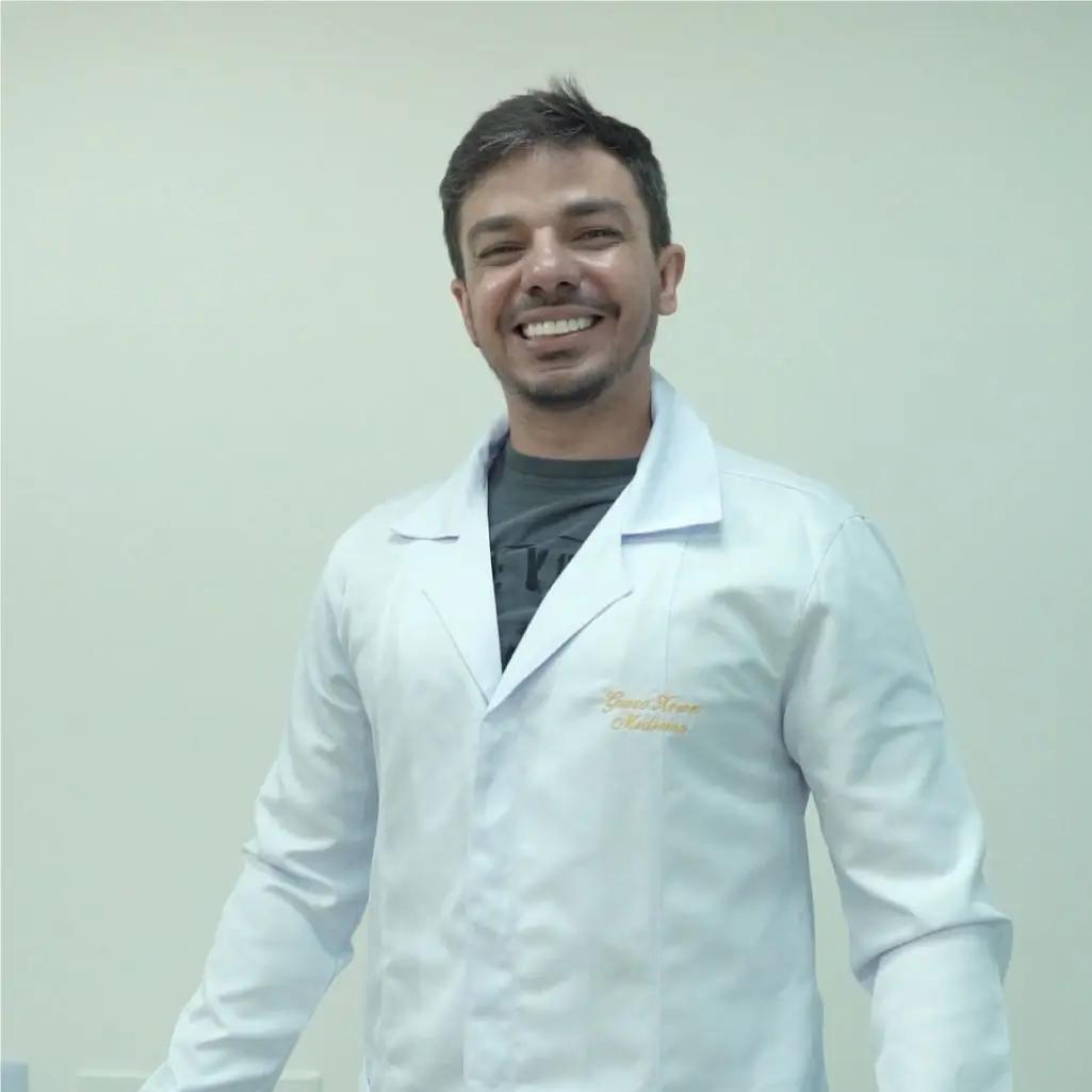 Pessoas sorrindo